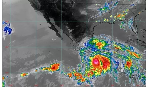 Huracán Erick continuará intensificándose mientras se acerca a las costas de Guerrero y Oaxaca